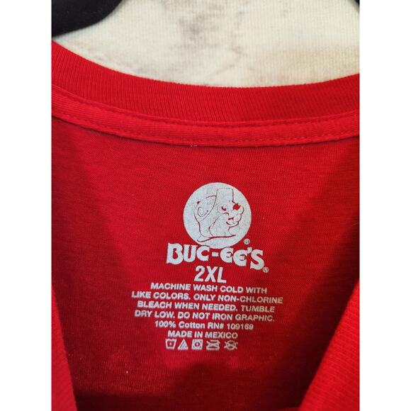 Buc-ee's Unisex "Worth Melting For" Winter Red T-Shirt Short Sleeve Crewneck 2XL - Picture 3 of 5